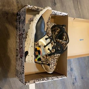 Brash leopard shoes